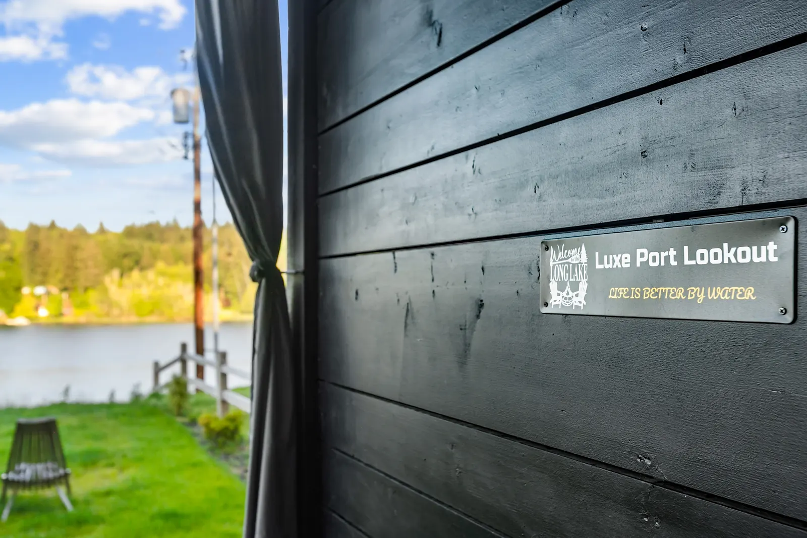 Luxe Port Lookout welcome sign on Long Lake